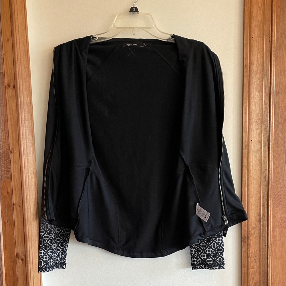 SATVA Women's Black Athletic All Over Print Jacket with Patterned Sleeves - Picture 6 of 16